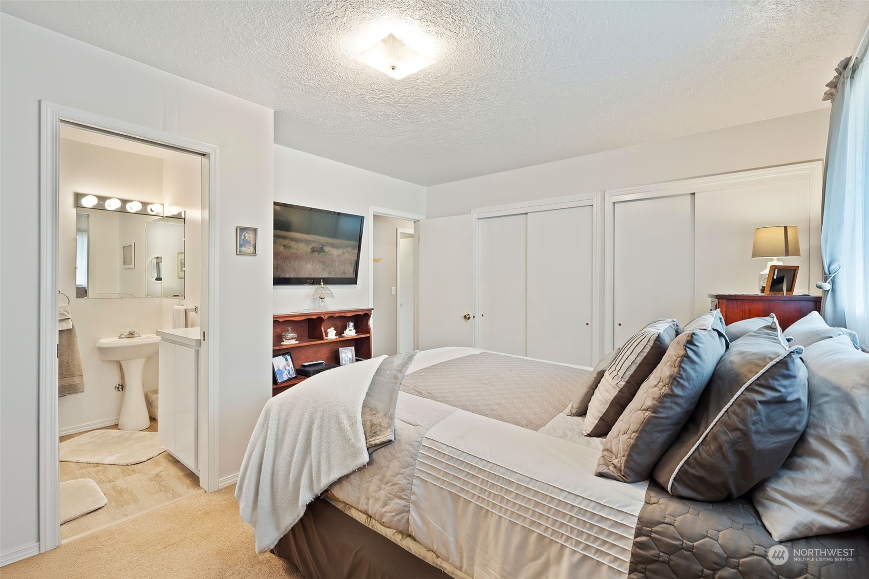 628 East Valley Road Skamokawa, WA 98647 - Photo 29 of 39 a bedroom with a bed and a mirror