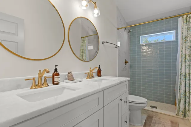a view of bathroom with washer and dryer