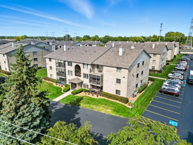 $215,000 | 5018 Midlothian Turnpike, Unit 1009, Crestwood, IL 60418