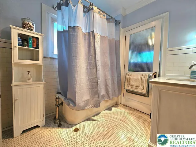 $2,300 | 1513 West Turner Street, Allentown, PA 18102