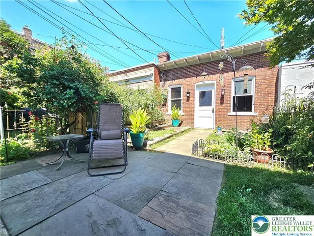 $2,300 | 1513 West Turner Street, Allentown, PA 18102