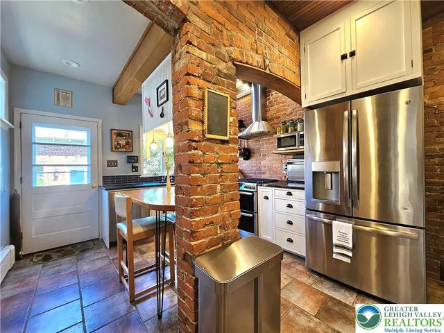 $2,300 | 1513 West Turner Street, Allentown, PA 18102