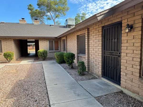 $2,100 | 117 West Concorda Drive, Unit 103, Tempe, AZ 85282