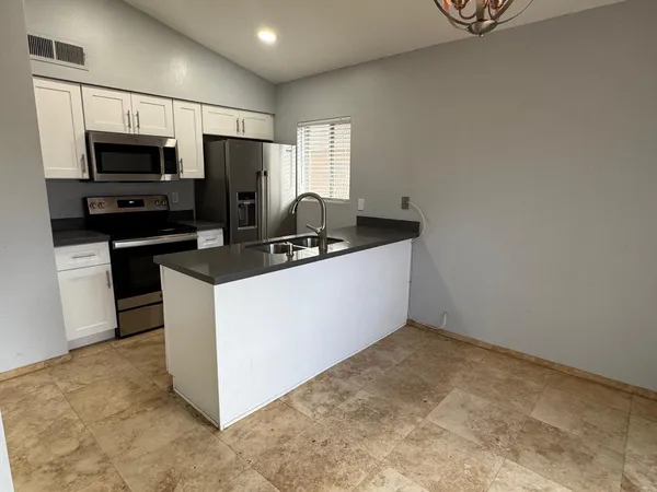 $2,100 | 117 West Concorda Drive, Unit 103, Tempe, AZ 85282