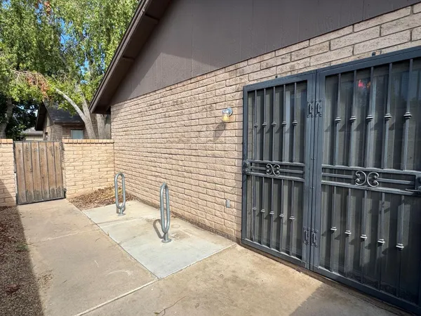 $2,100 | 117 West Concorda Drive, Unit 103, Tempe, AZ 85282