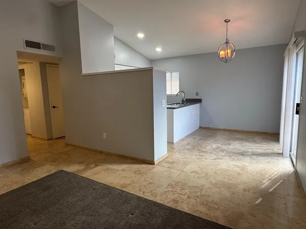$2,100 | 117 West Concorda Drive, Unit 103, Tempe, AZ 85282