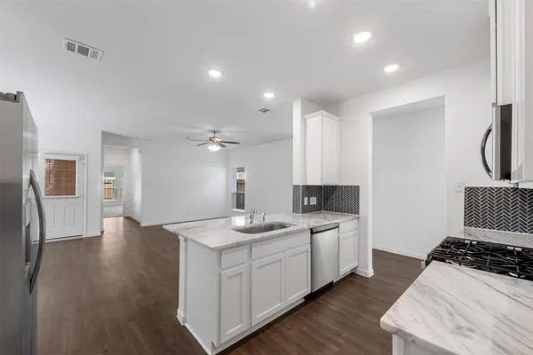 $2,300 | 27097 Kestrel Trail, Magnolia, TX 77354