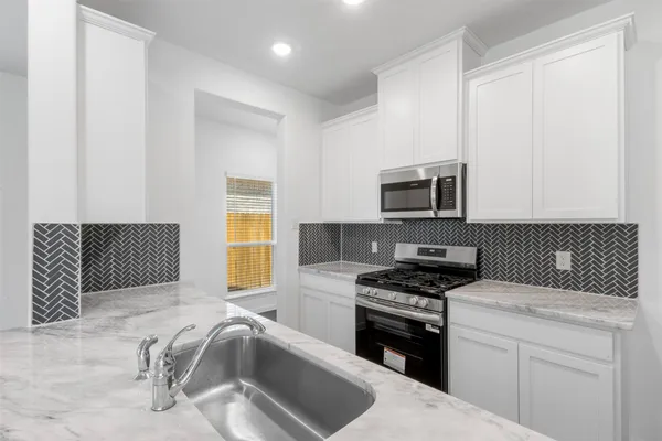 $2,300 | 27097 Kestrel Trail, Magnolia, TX 77354