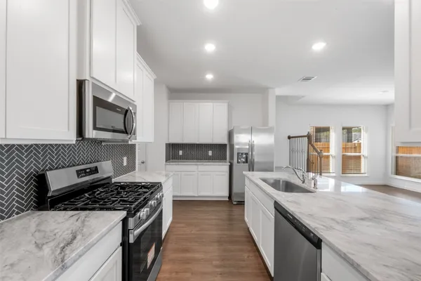 $2,300 | 27097 Kestrel Trail, Magnolia, TX 77354