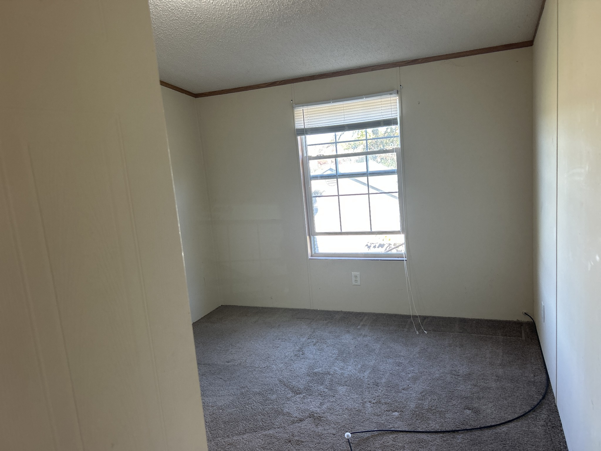 784 Garrison Road Hohenwald, TN 38462 - Photo 29 of 36 an empty room with a window