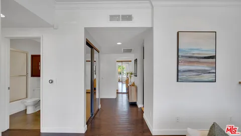 $675,000 | 13920 Moorpark Street, Unit 106, Sherman Oaks, CA 91423