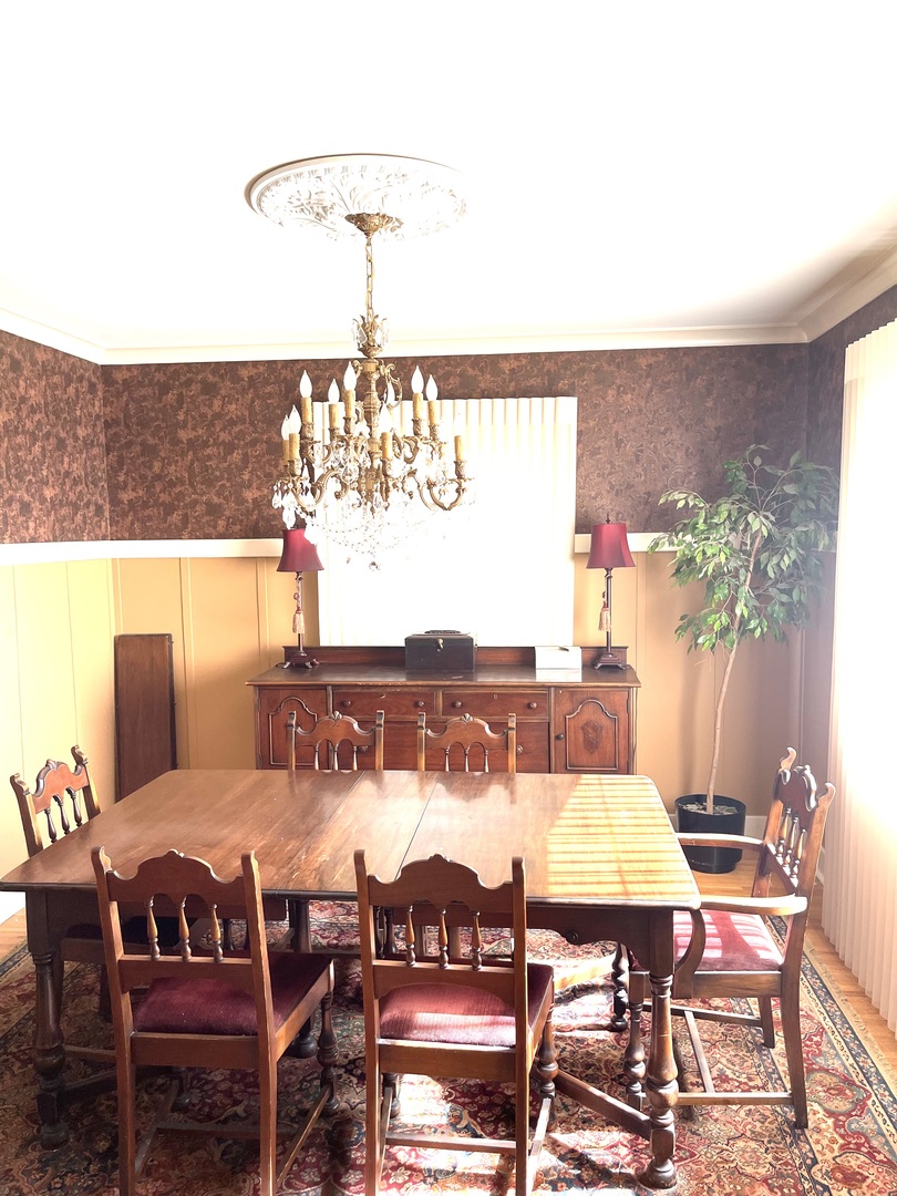 Undisclosed Address Chicago, IL 60643 - Photo 11 of 19 a view of a dining room with furniture