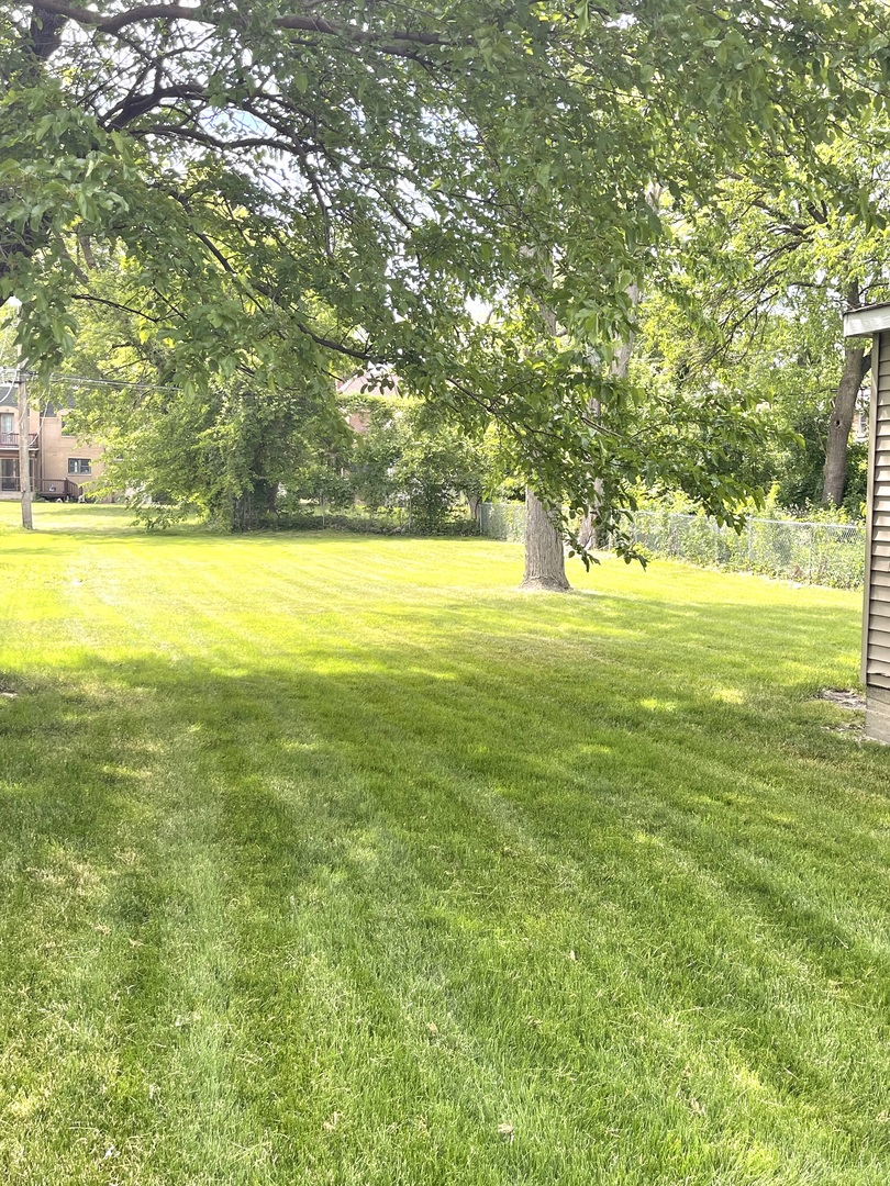 Undisclosed Address Chicago, IL 60643 - Photo 4 of 19 a view of an ocean from a yard