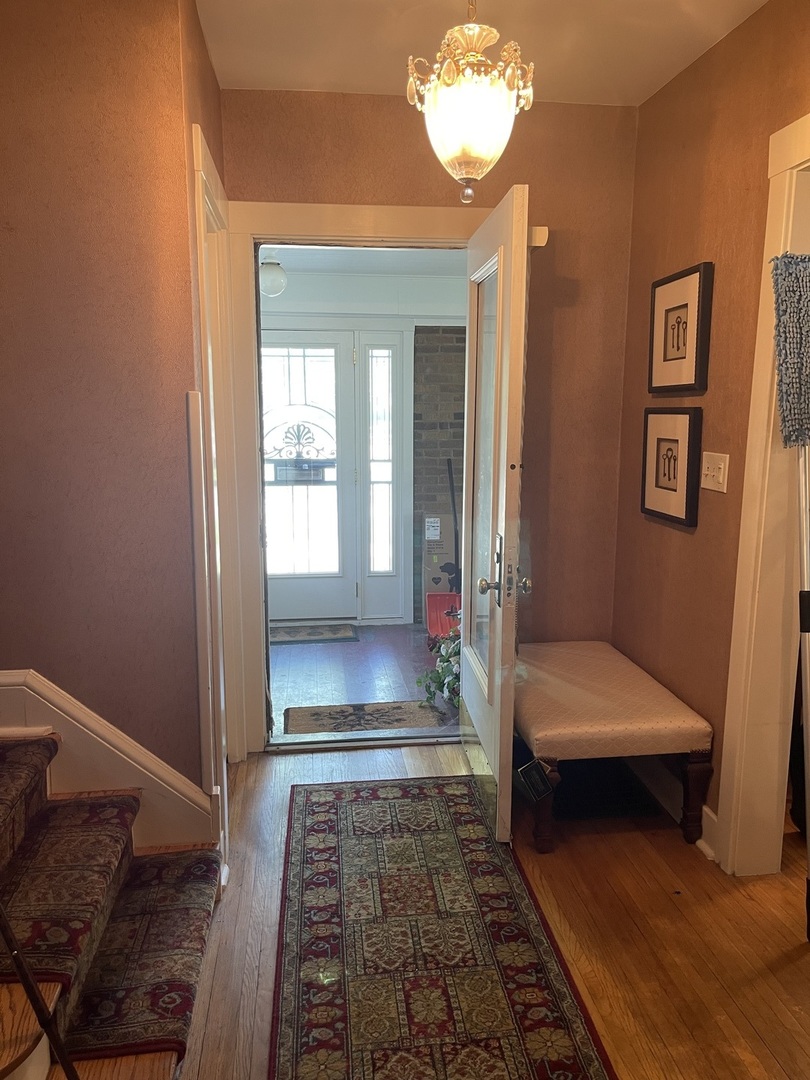 Undisclosed Address Chicago, IL 60643 - Photo 7 of 19 a bathroom with a tub and shower