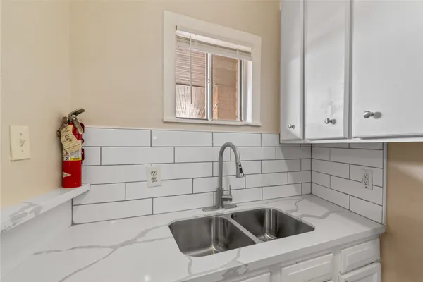 $775 | 4811 Oakland Street, Unit 6, Houston, TX 77023