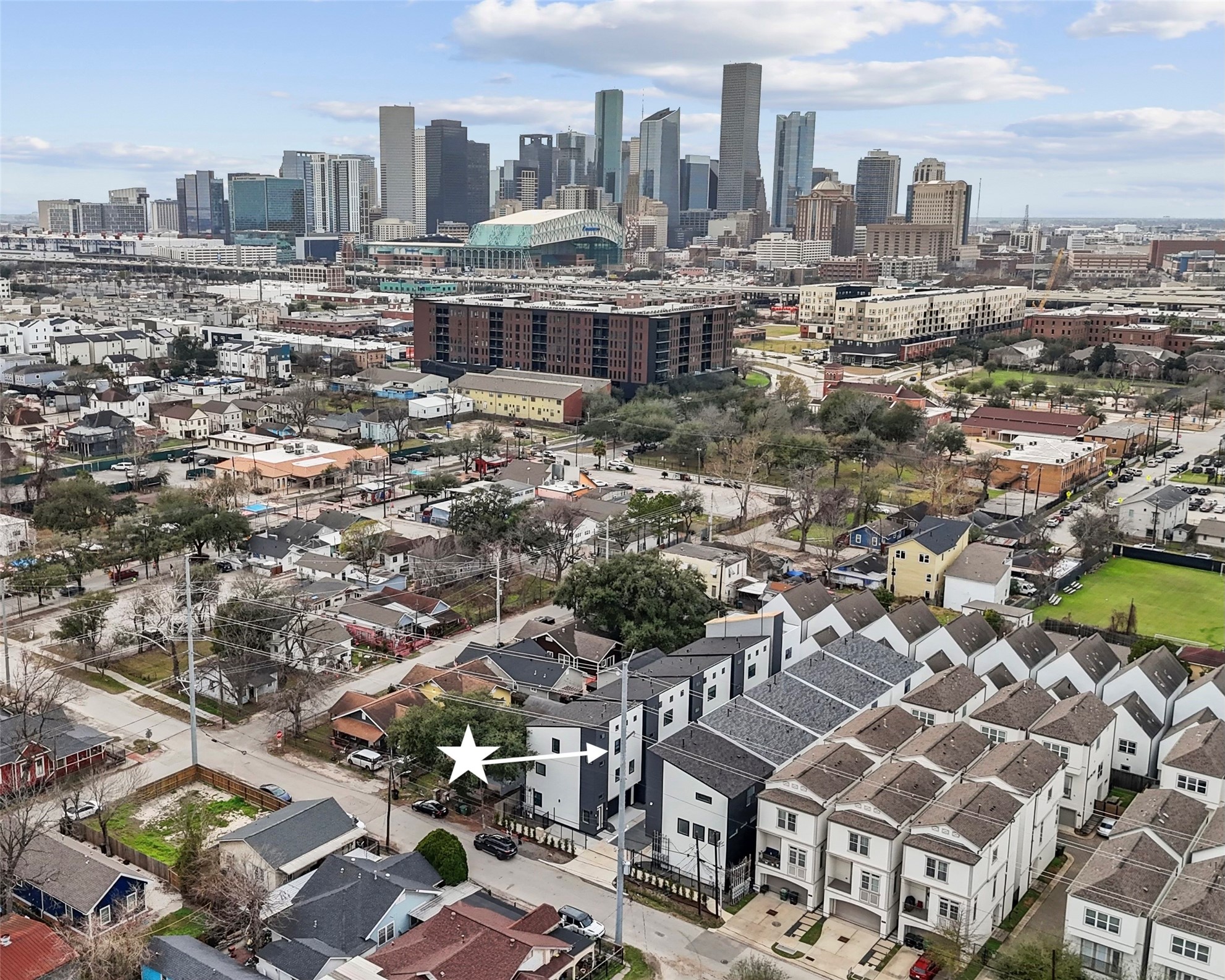 321 North Nagle Street Houston, TX 77003 - Photo 21 of 22 a view of a city with tall buildings
