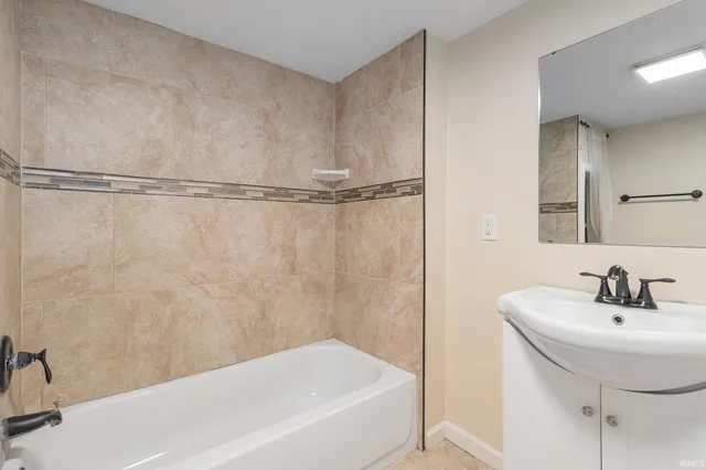 $1,500 | 714 South 27th Street, South Bend, IN 46615