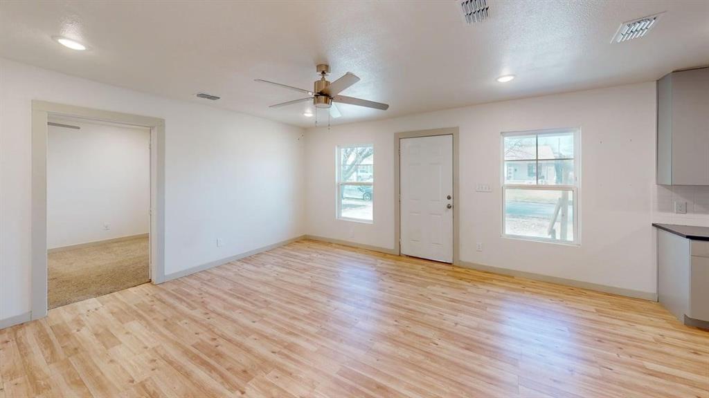 2554 Marfa Avenue Dallas, TX 75216 - Photo 8 of 19