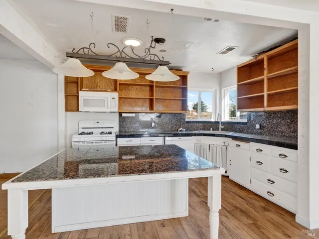 $595,000 | 321 Roosevelt Street, Napa, CA 94558