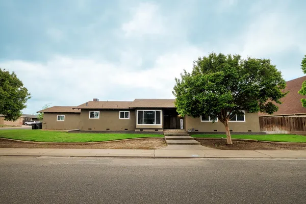 $599,000 | 2211 California Street, Escalon, CA 95320