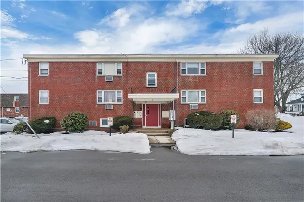 $210,000 | 5 Garibaldi Street, Unit 33, North Providence, RI 02911