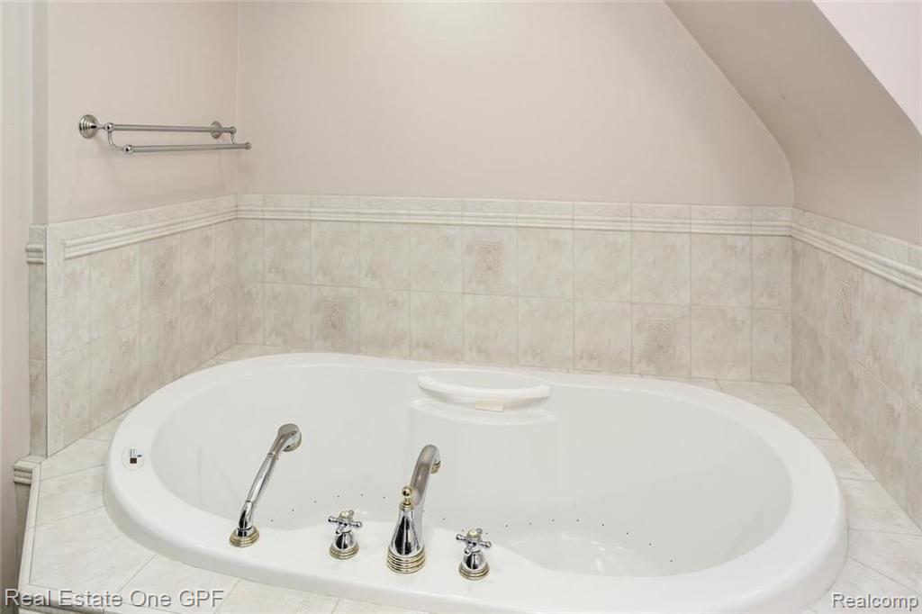 810 Barrington Road Grosse Pointe Park, MI 48230 - Photo 22 of 37