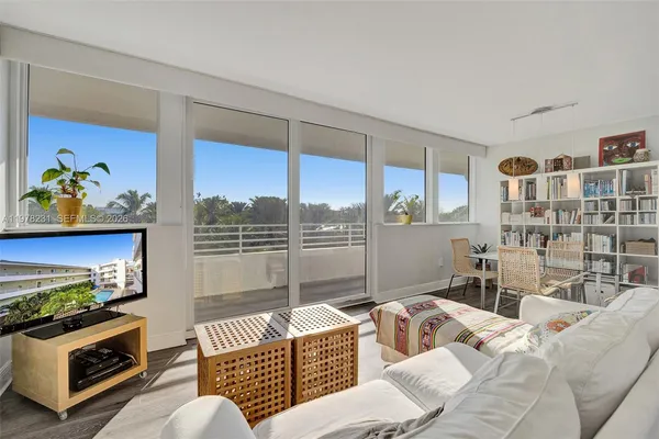 $3,500 | 7800 Collins Avenue, Unit 409, Miami Beach, FL 33141