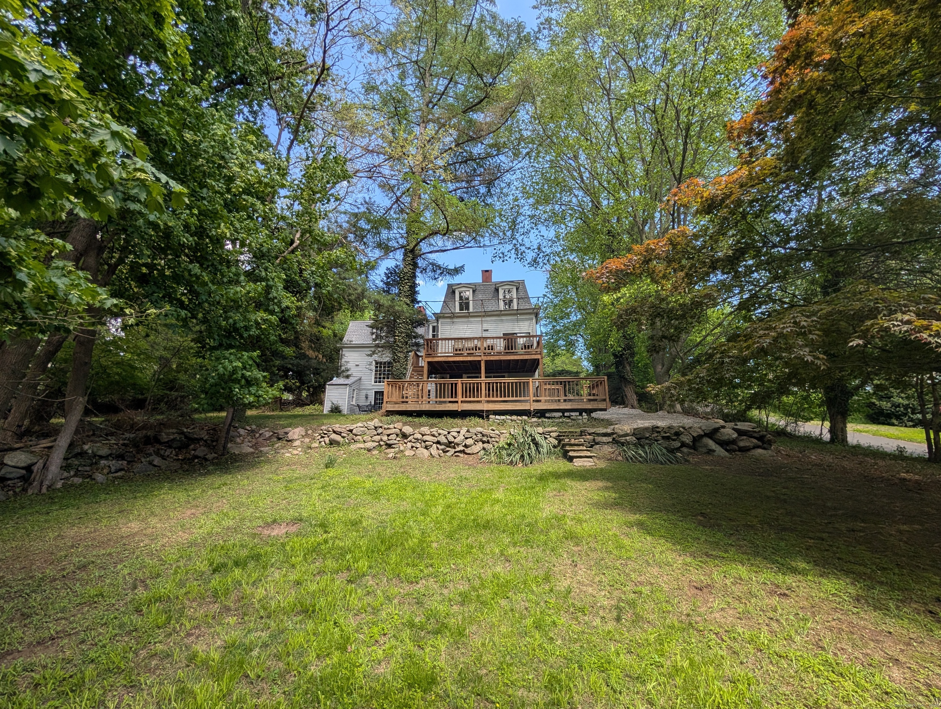 47 Hollow Tree Ridge Road Darien, CT 06820 - Photo 19 of 40 a backyard of a house with table and chairs