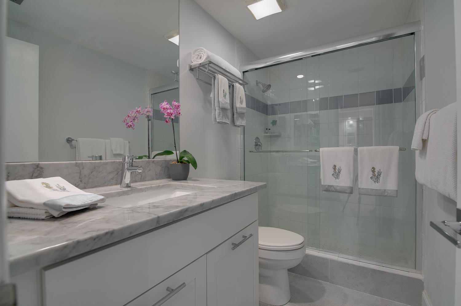 200 Waterway Road, Unit 207 Jupiter, FL 33469 - Photo 30 of 48 Guest Bathroom