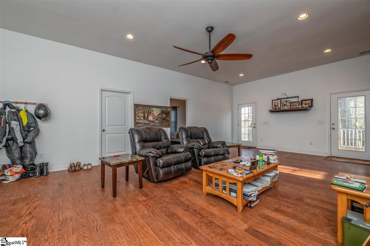 1829 Fountain Inn Road Woodruff, SC 29388 - Photo 4 of 20