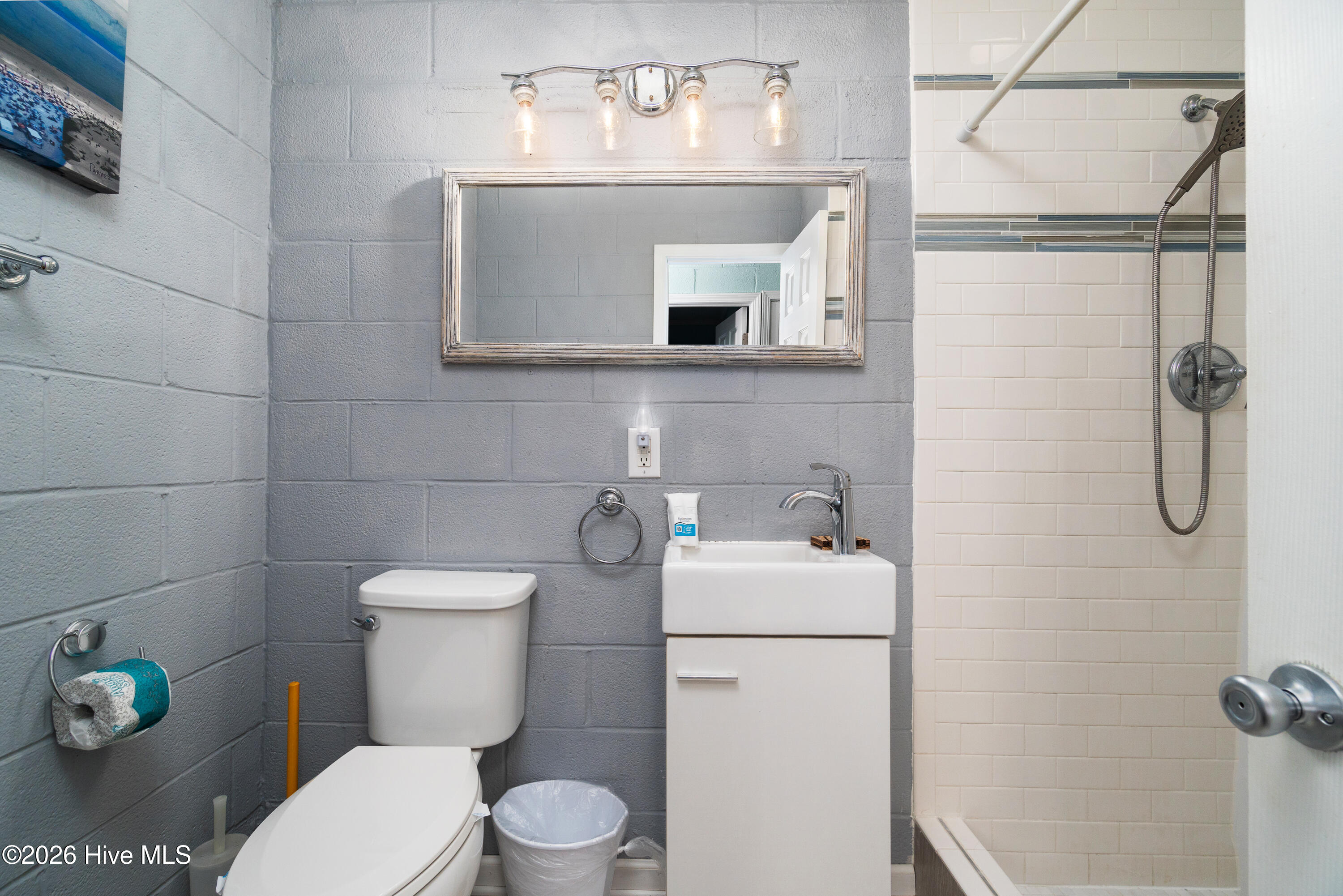 207 East Terminal Boulevard Atlantic Beach, NC 28512 - Photo 29 of 69 Bathroom view