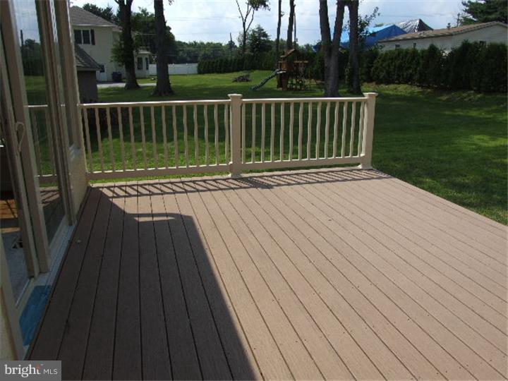 7 Strathmore Court Wallingford, PA 19086 - Photo 19 of 25 Deck