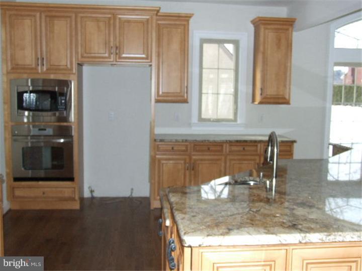 7 Strathmore Court Wallingford, PA 19086 - Photo 10 of 25 Kitchen