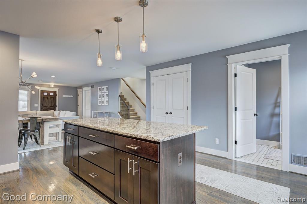 995 Cambridge Road Berkley, MI 48072 - Photo 20 of 55