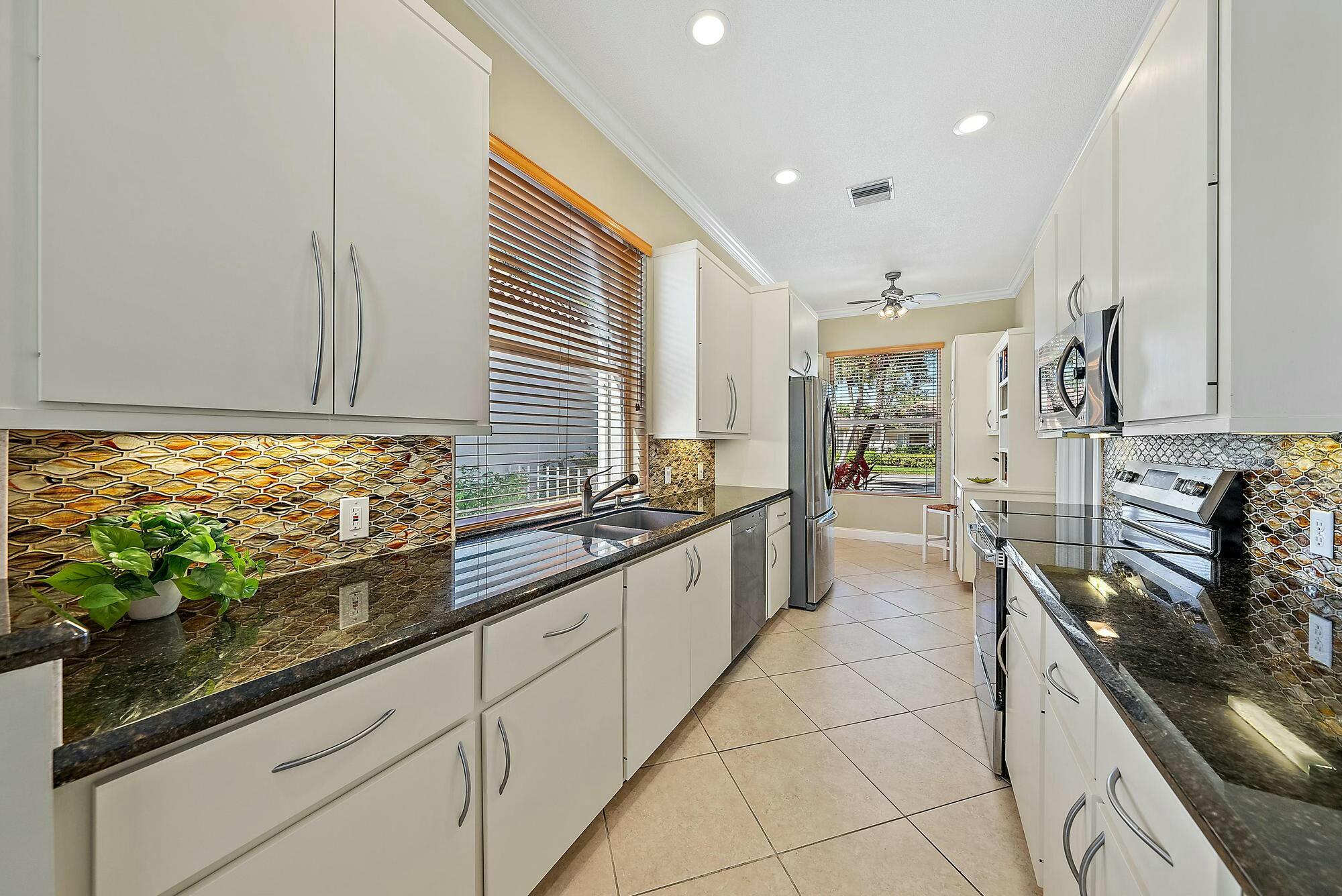 128 Hampton Circle Jupiter, FL 33458 - Photo 10 of 43 tempImagemkt1wV