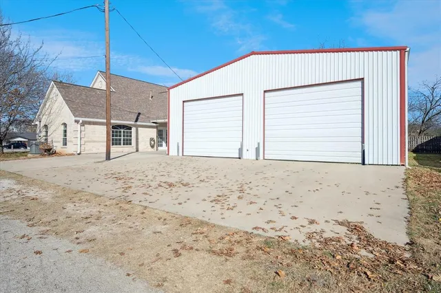 $487,500 | 437 South 1st Street, Krum, TX 76249