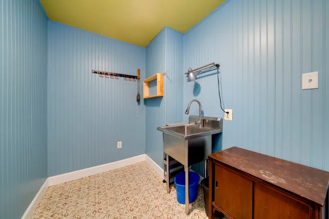 $150,000 | 732 Seminary Street, Rockford, IL 61104