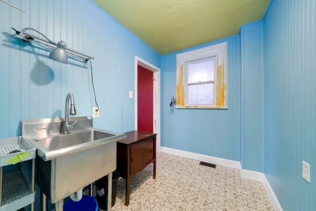 $150,000 | 732 Seminary Street, Rockford, IL 61104