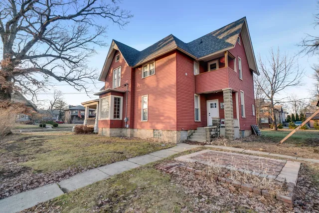 $150,000 | 732 Seminary Street, Rockford, IL 61104