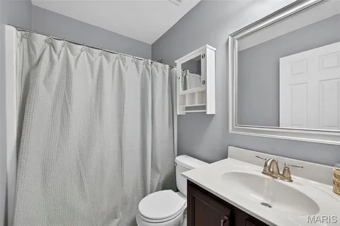 $450,000 | 1211 Lake Canyon View, Fenton, MO 63026