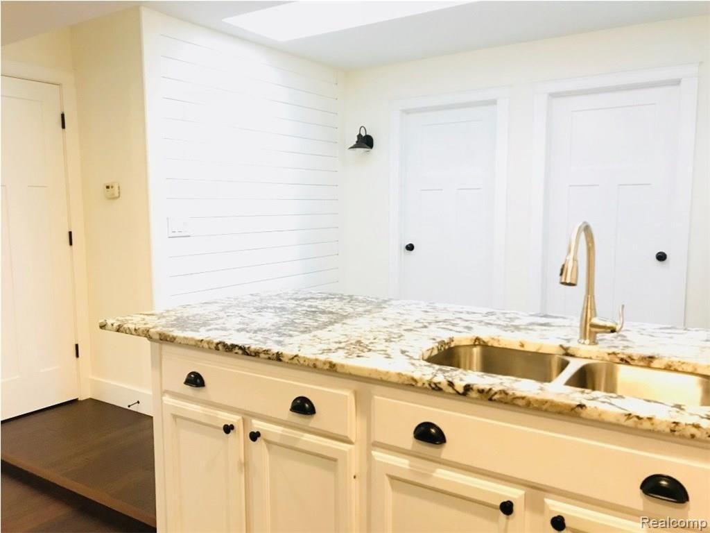 1704 Cass Avenue Road Bay City, MI 48708 - Photo 11 of 47 KITCHEN 1.jpg