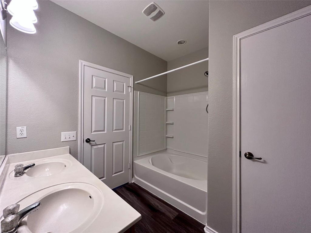 8916 Ipswich Bay Drive Austin, TX 78747 - Photo 18 of 39 a bathroom with a sink and a bathtub