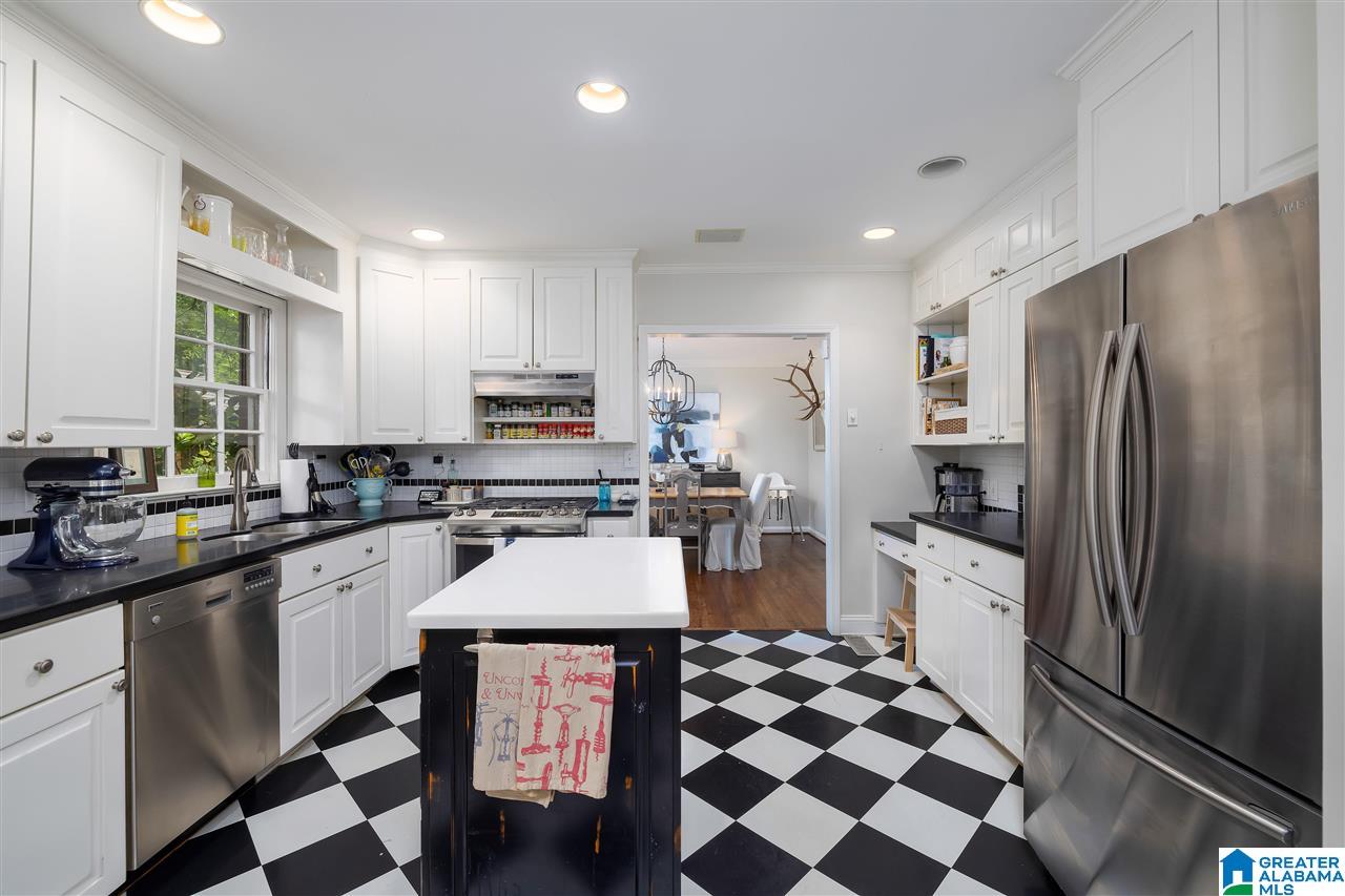 704 Warwick Road Birmingham, AL 35209 - Photo 22 of 37