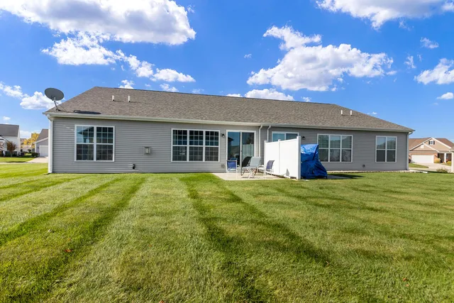 $395,000 | 415 Cadence Circle, Lake Geneva, WI 53147