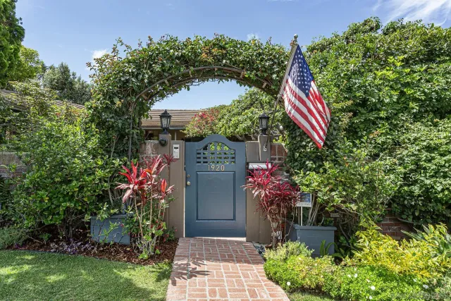 $18,000,000 | 1920 Spindrift Drive, La Jolla, CA 92037