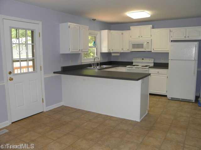 732 Burguss Road High Point, NC 27265 - Photo 8 of 15 Kitchen.
