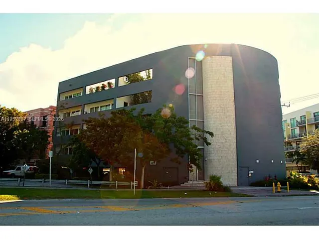 $2,400 | 2694 Inagua Avenue, Unit 303, Coconut Grove, FL 33133