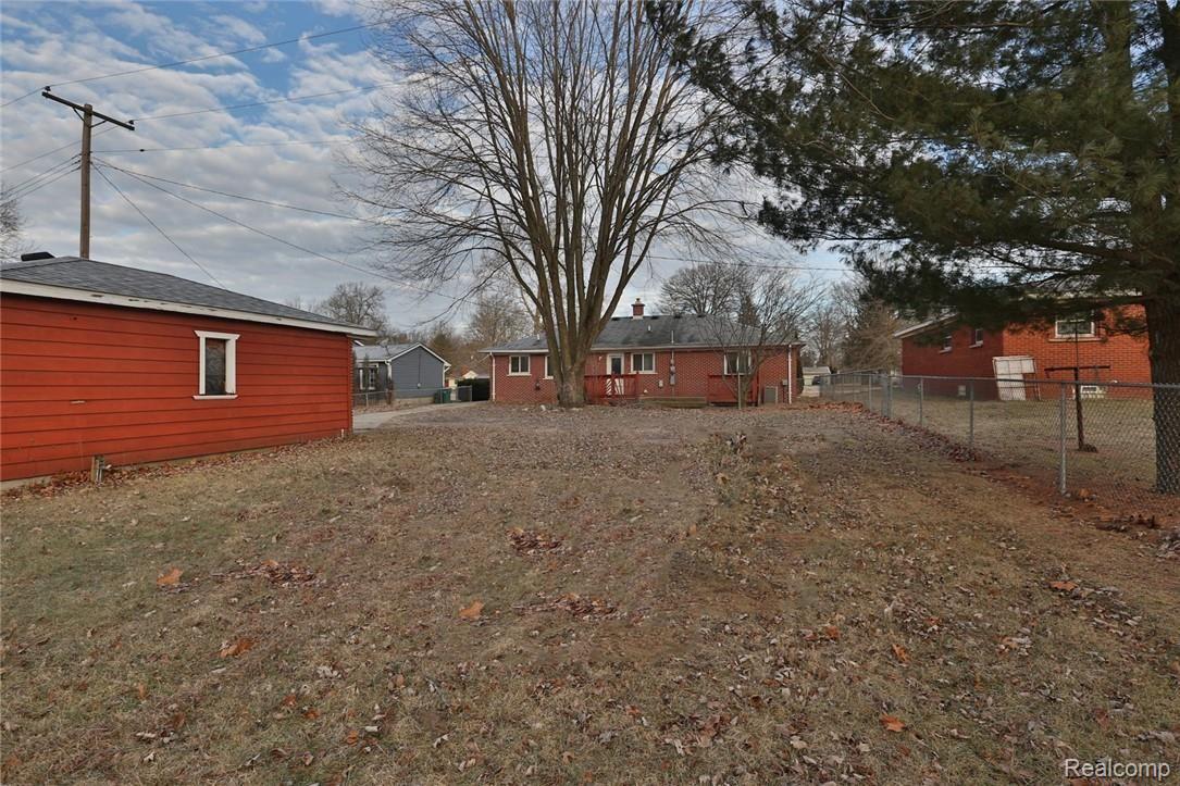 29521 West Road New Boston, MI 48164 - Photo 20 of 20 2B8A3037.jpg