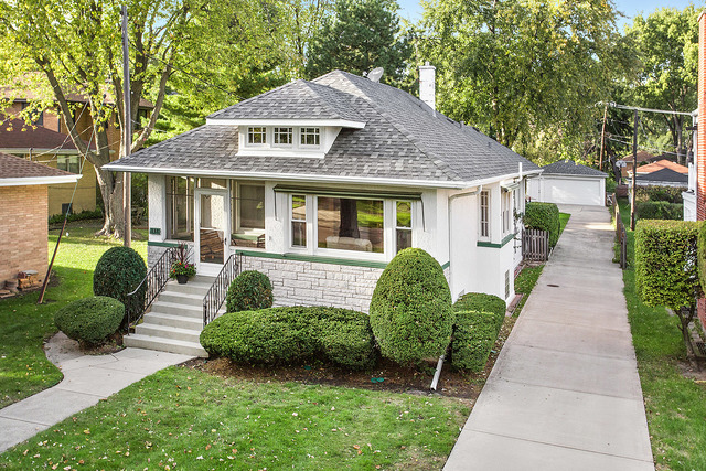 338 Lawton Road Riverside, IL 60546 - Photo 2 of 16