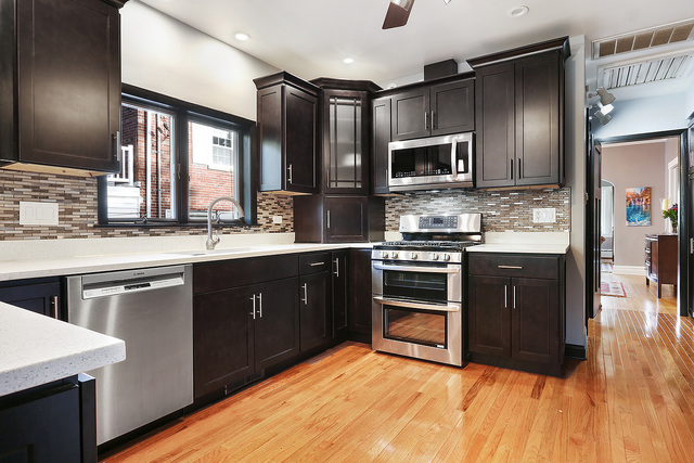 338 Lawton Road Riverside, IL 60546 - Photo 4 of 16